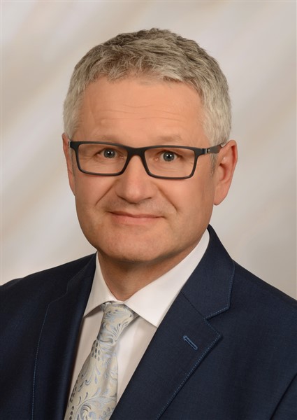 Vorsitzender: Gerhard Schottenheim